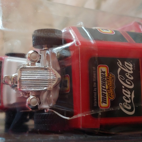 Matchbox Coca Cola Red 1933 Ford Coupe Collectible Die-Cast Model Car New NWT - Picture 4 of 17